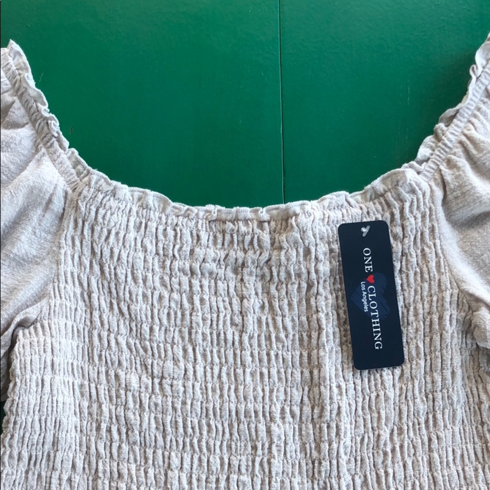 NEW 🔥 Ruffle Top - Picture 3 of 4